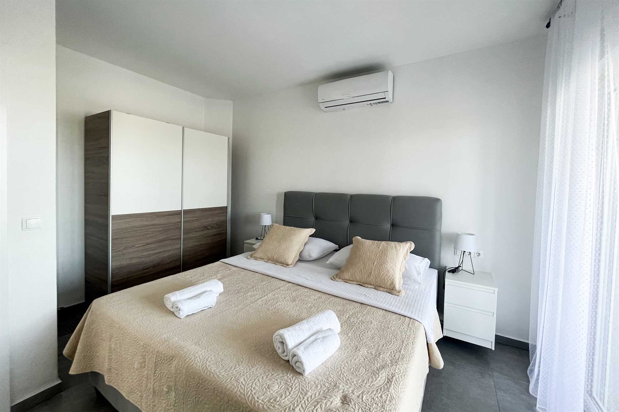 Villa Freya with heated swimming pool, Murvica