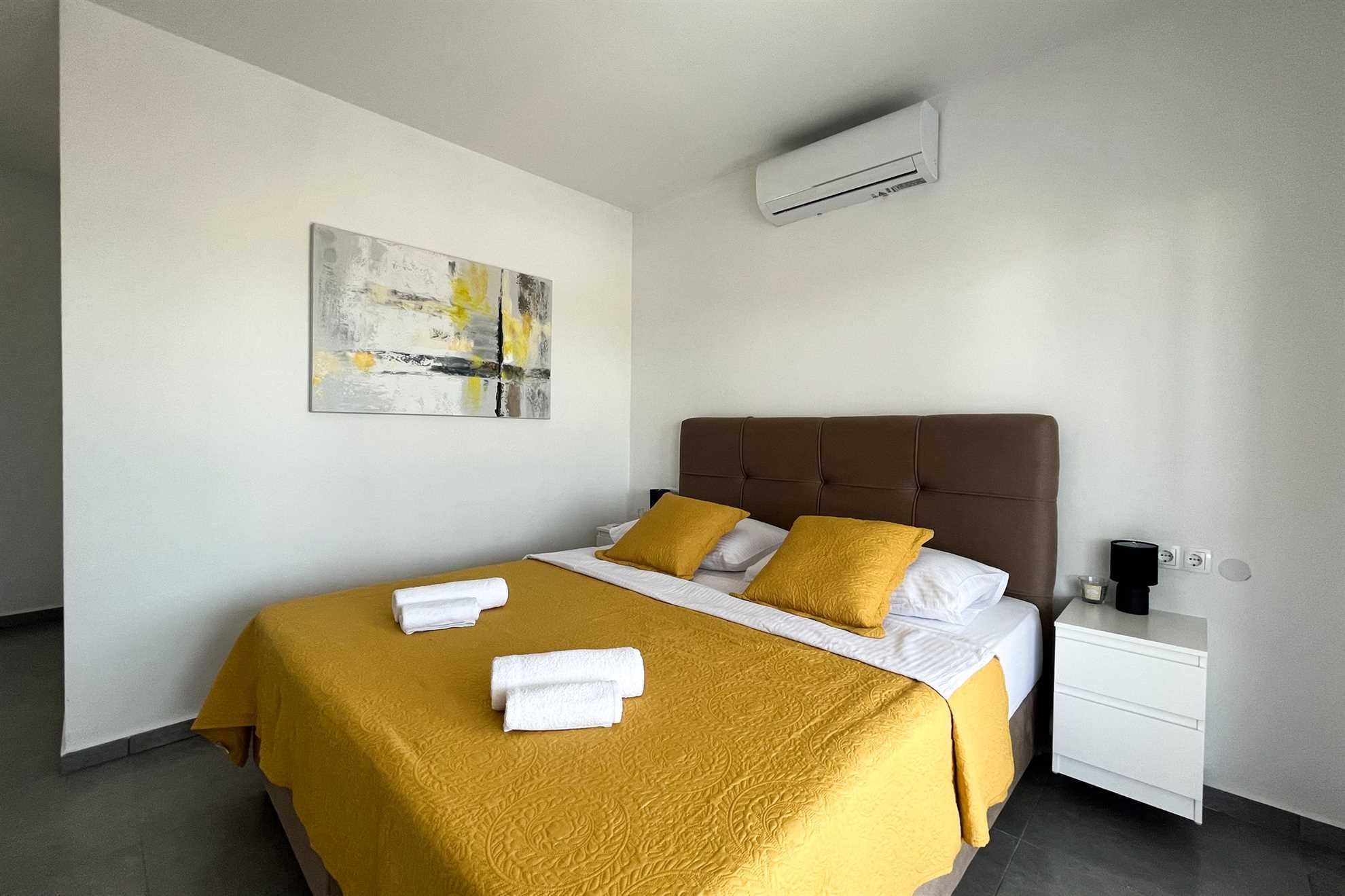 Villa Freya with heated swimming pool, Murvica