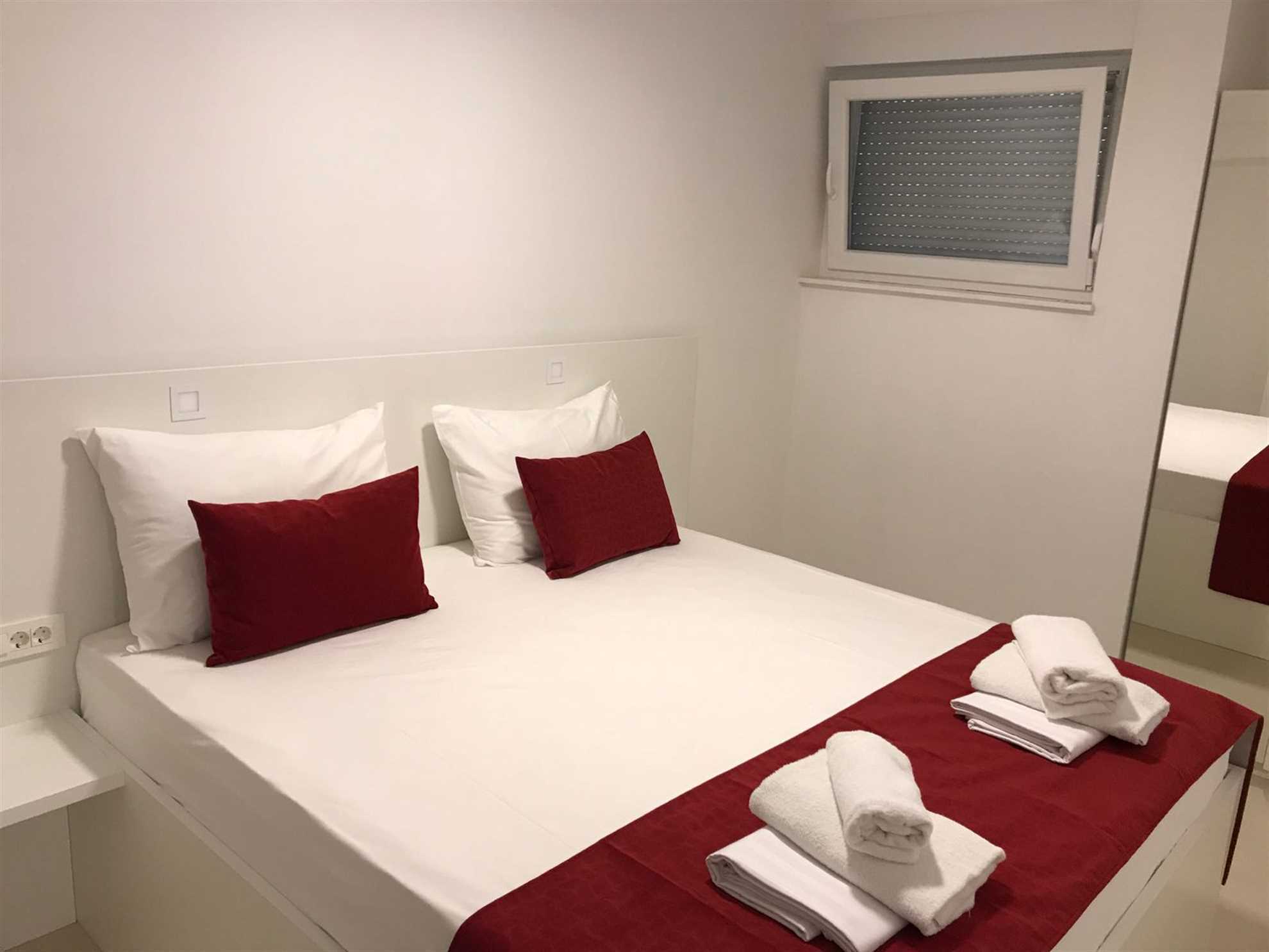 Economy Basement Apartment for 6