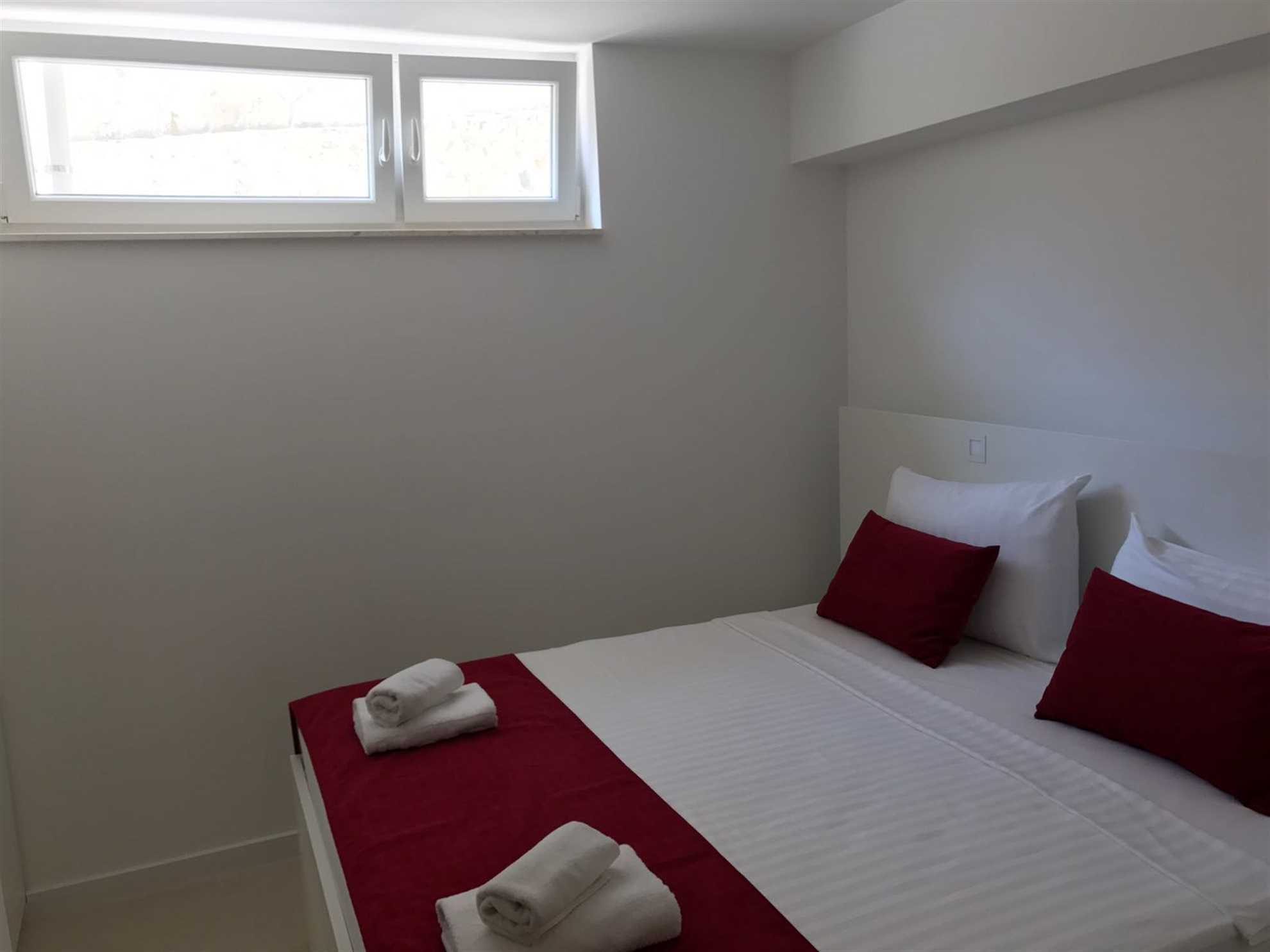 Economy Basement Apartment for 6