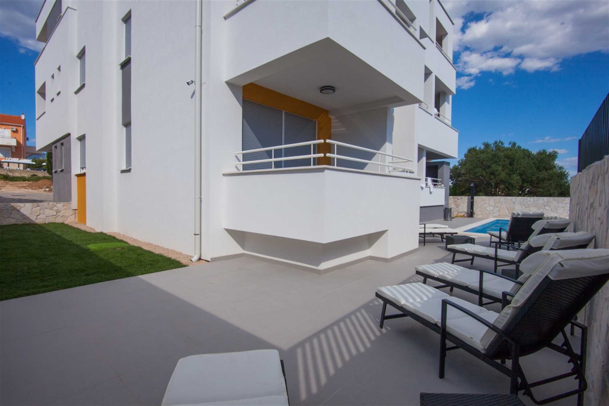 One Bedroom Apartment With Balcony