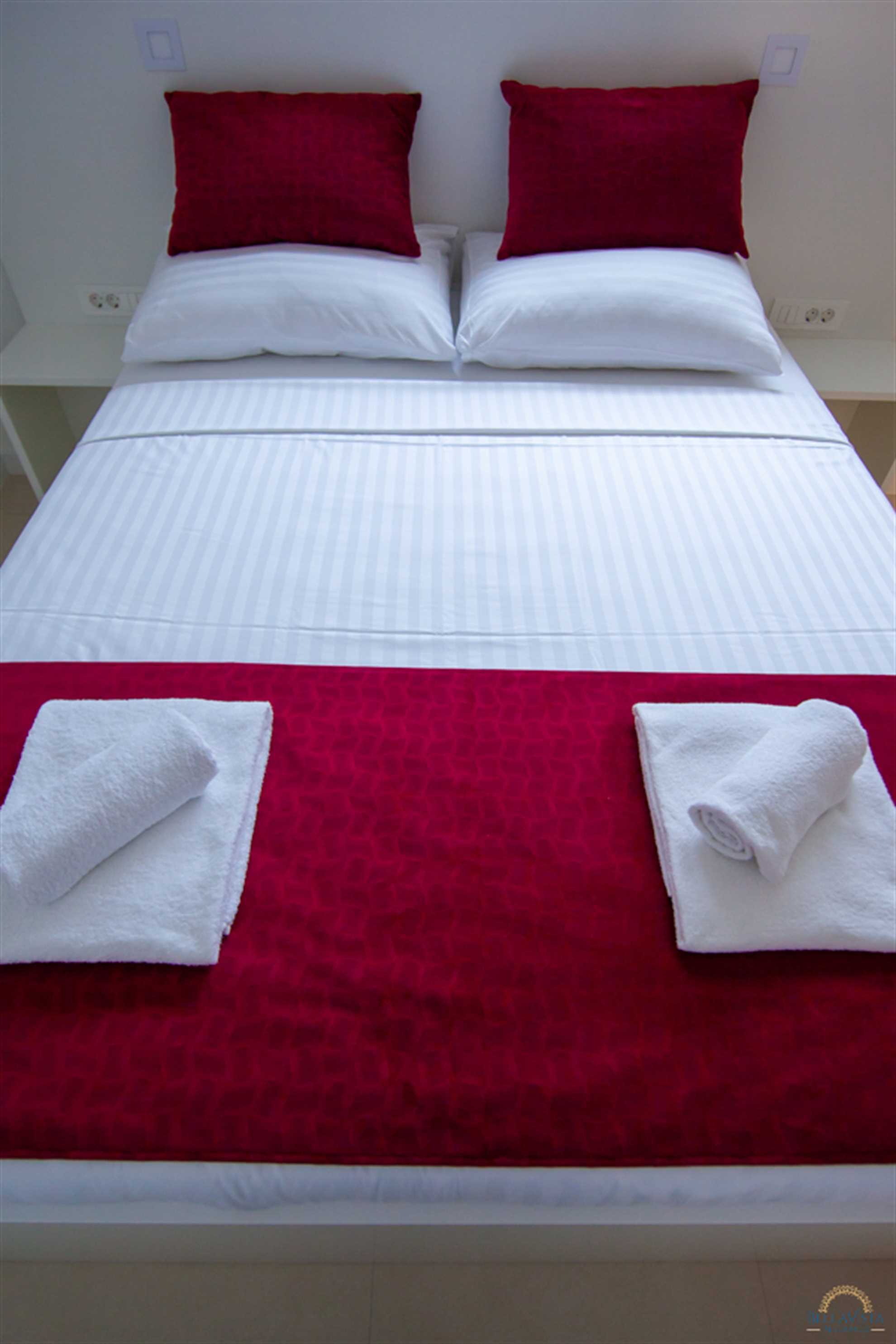 One Bedroom Apartment With Balcony