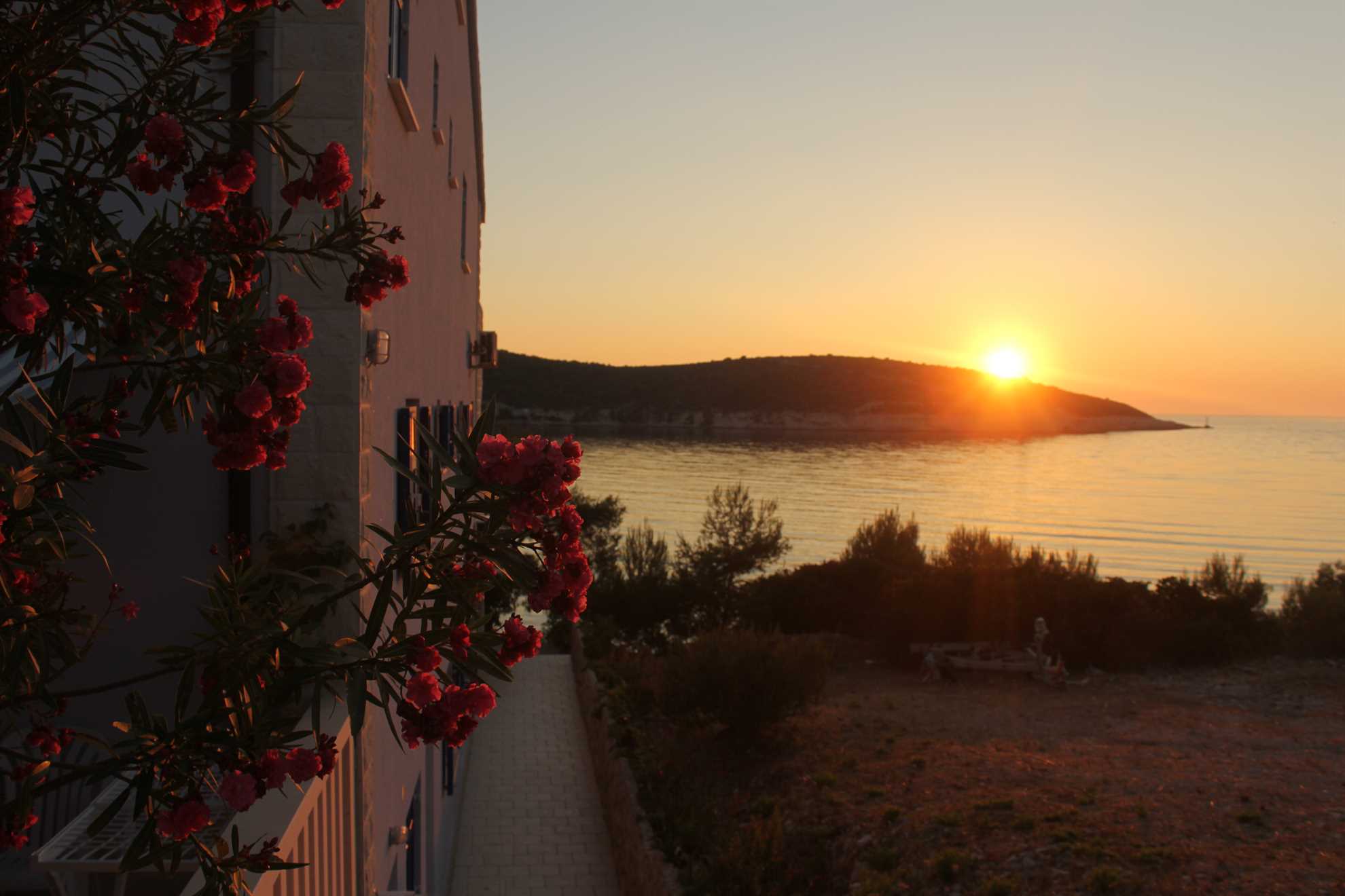 SUNSET VILLA HVAR Penthouse Apartment PURPLE LOFT