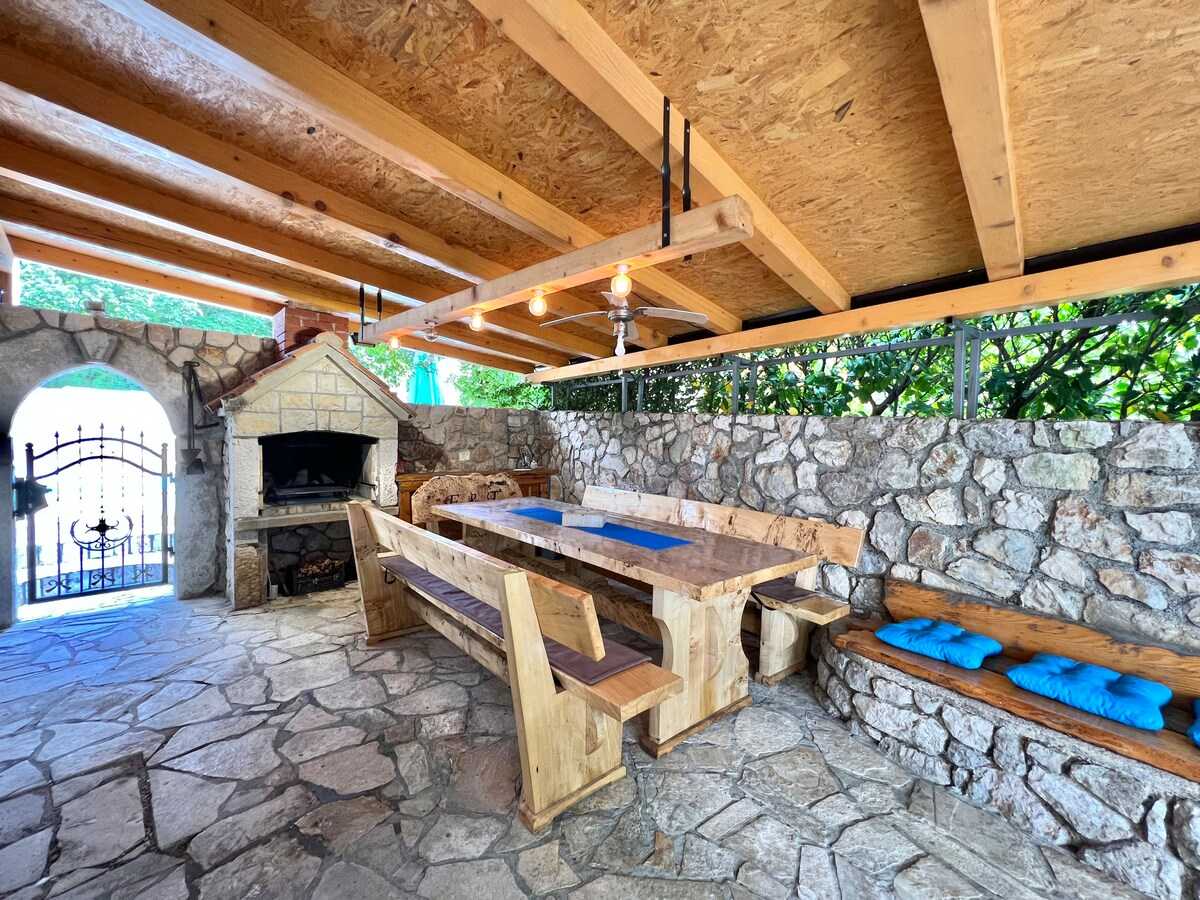 Apartman sa bazenom Milly