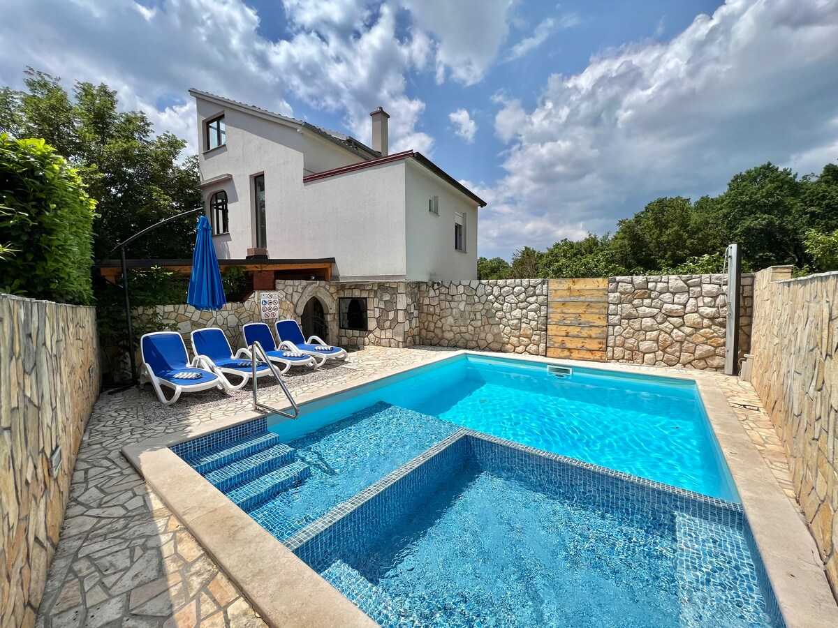 Apartman sa bazenom Milly
