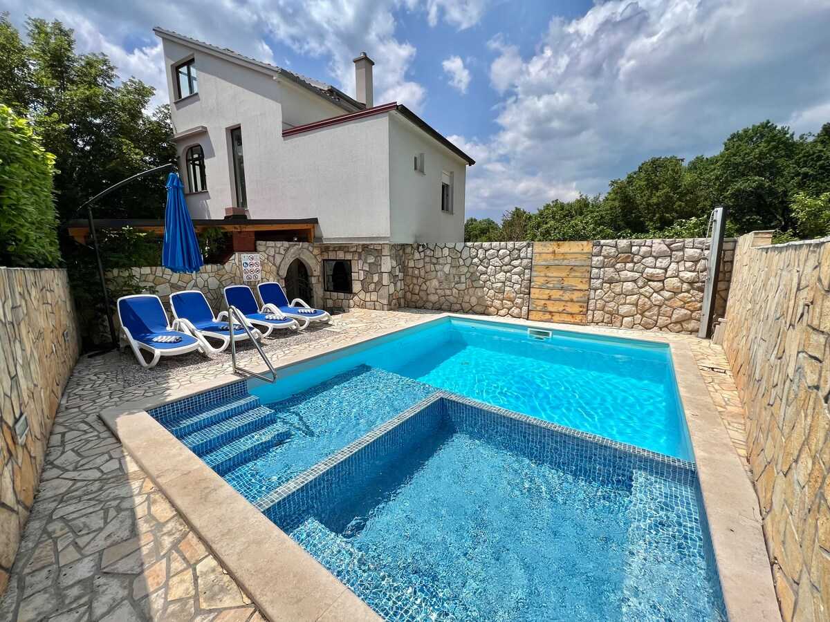 Apartman sa bazenom Milly