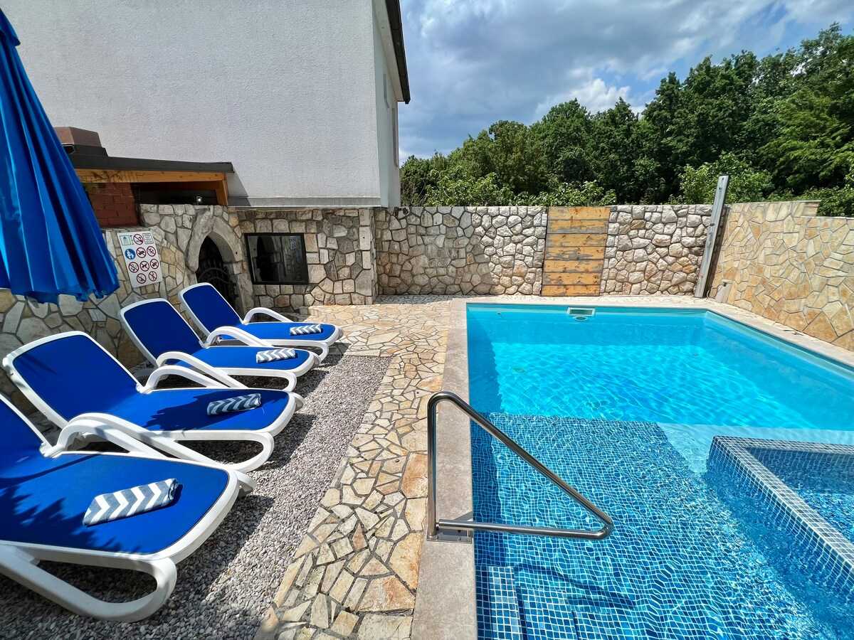 Apartman sa bazenom Milly