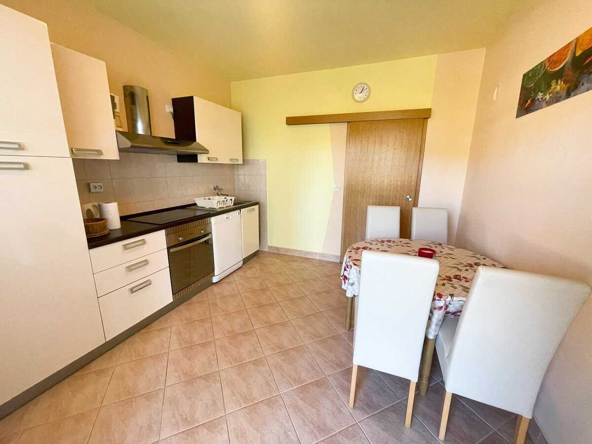 Apartment Combaj 3