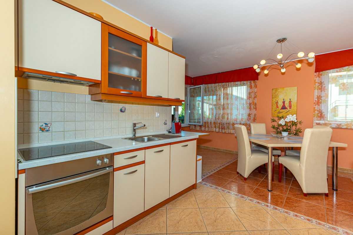 Apartment Mira