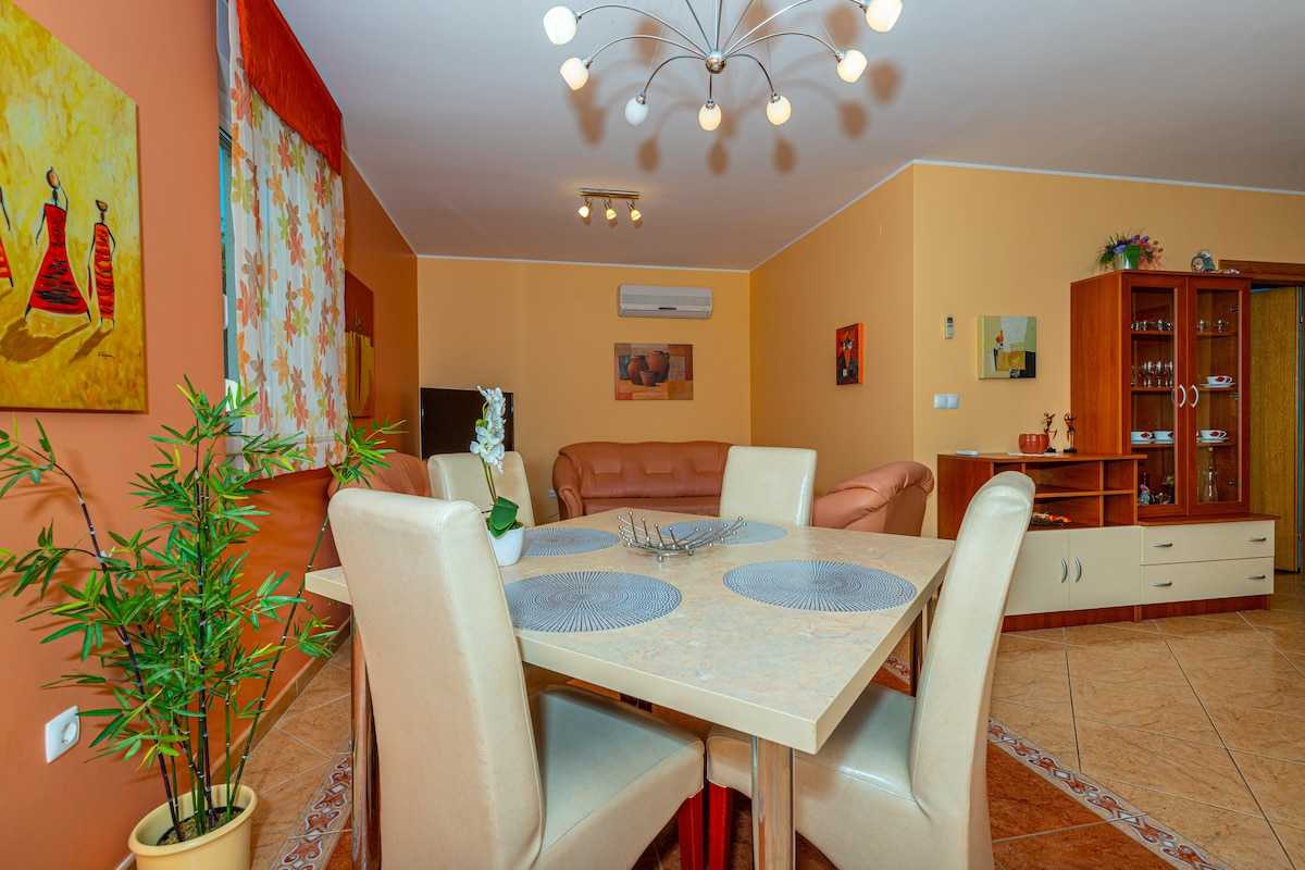 Apartment Mira
