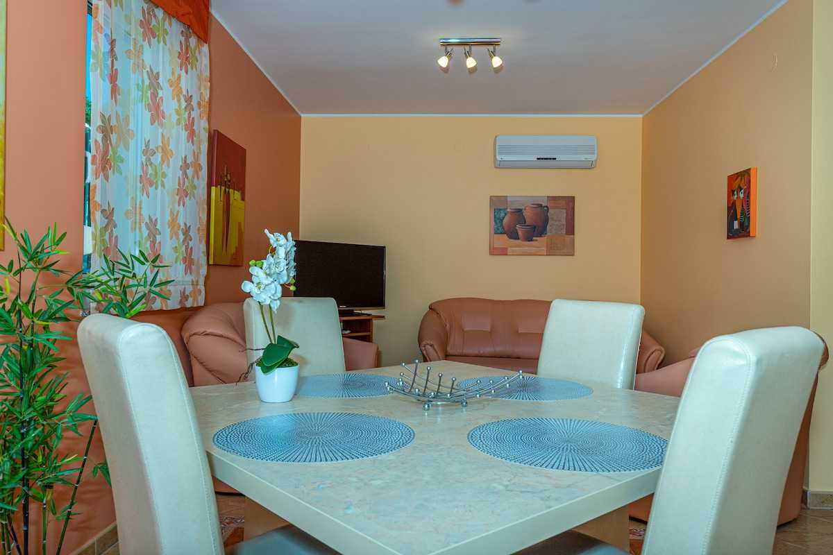 Apartment Mira