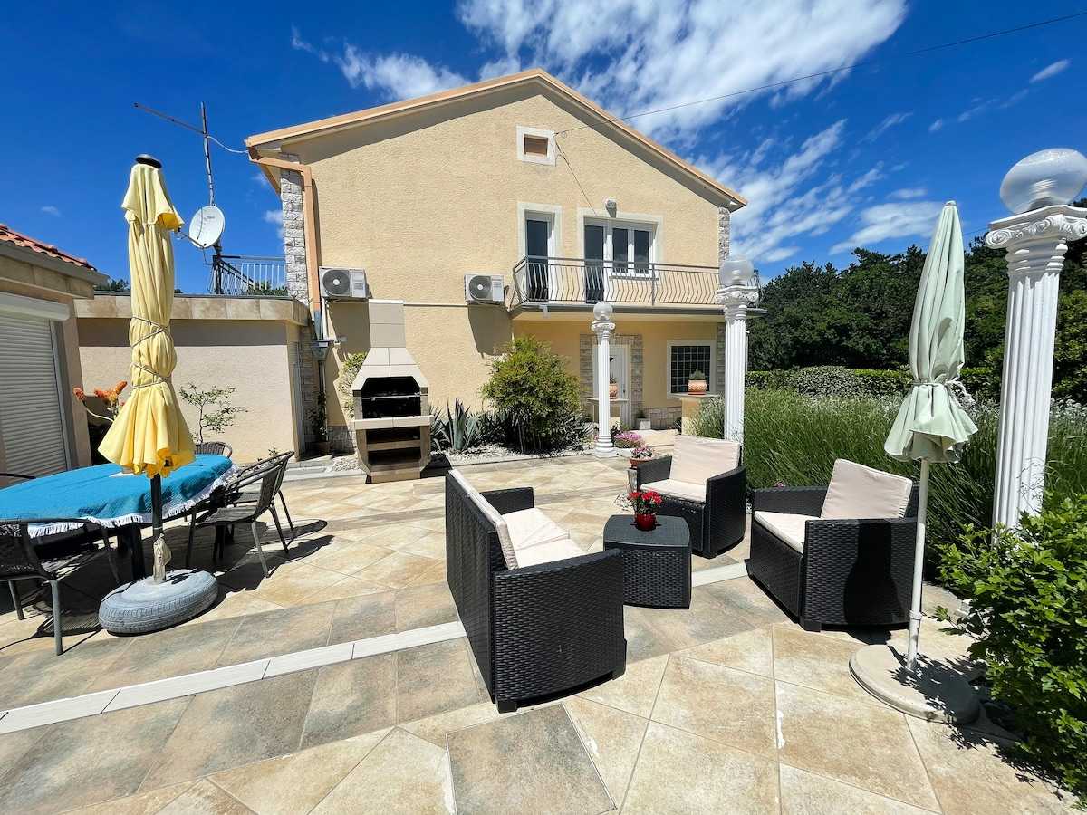 Holiday home Mary