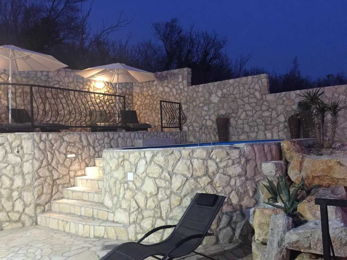 Traditionelles Ferienhaus am Meer in Paun