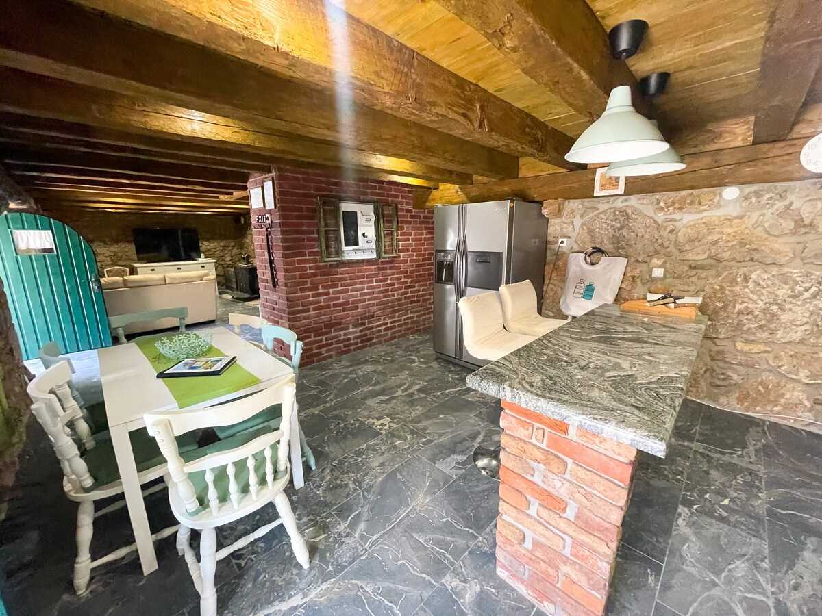 Traditionelles Ferienhaus am Meer in Paun