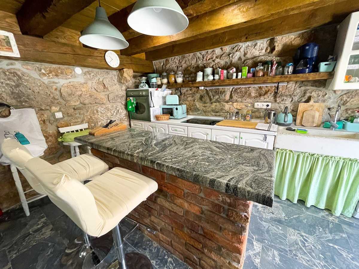 Traditionelles Ferienhaus am Meer in Paun
