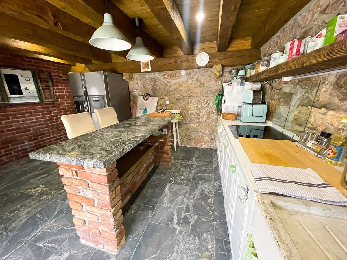 Traditionelles Ferienhaus am Meer in Paun
