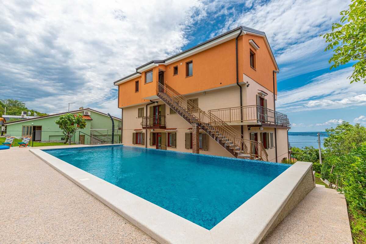 Studio-Apartment Mistral 5