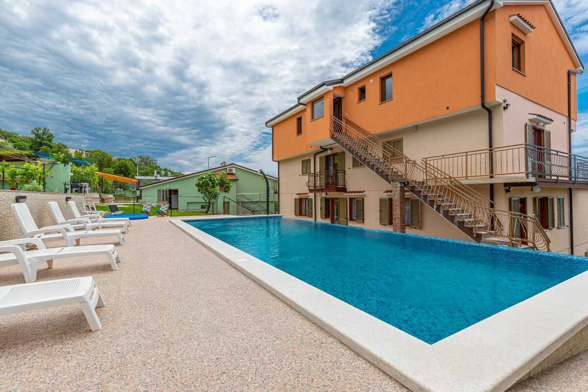 Studio-Apartment Mistral 5