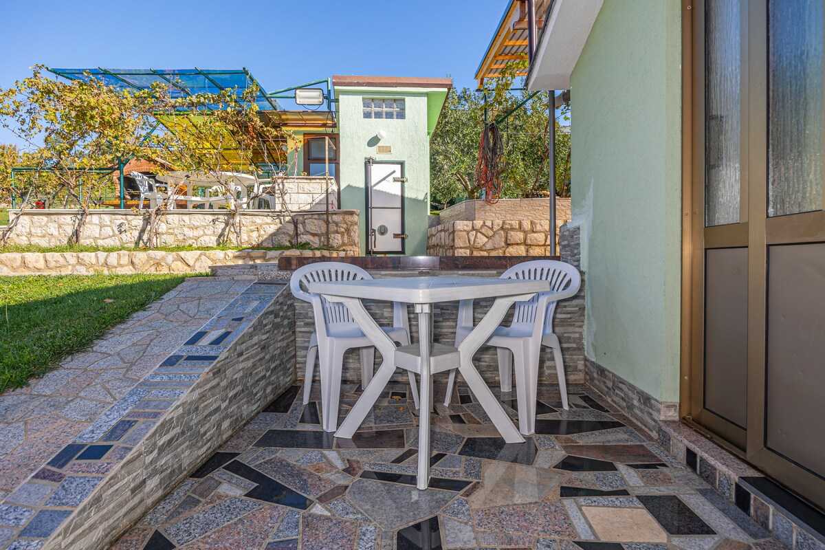 Studio-Apartment Mistral 5