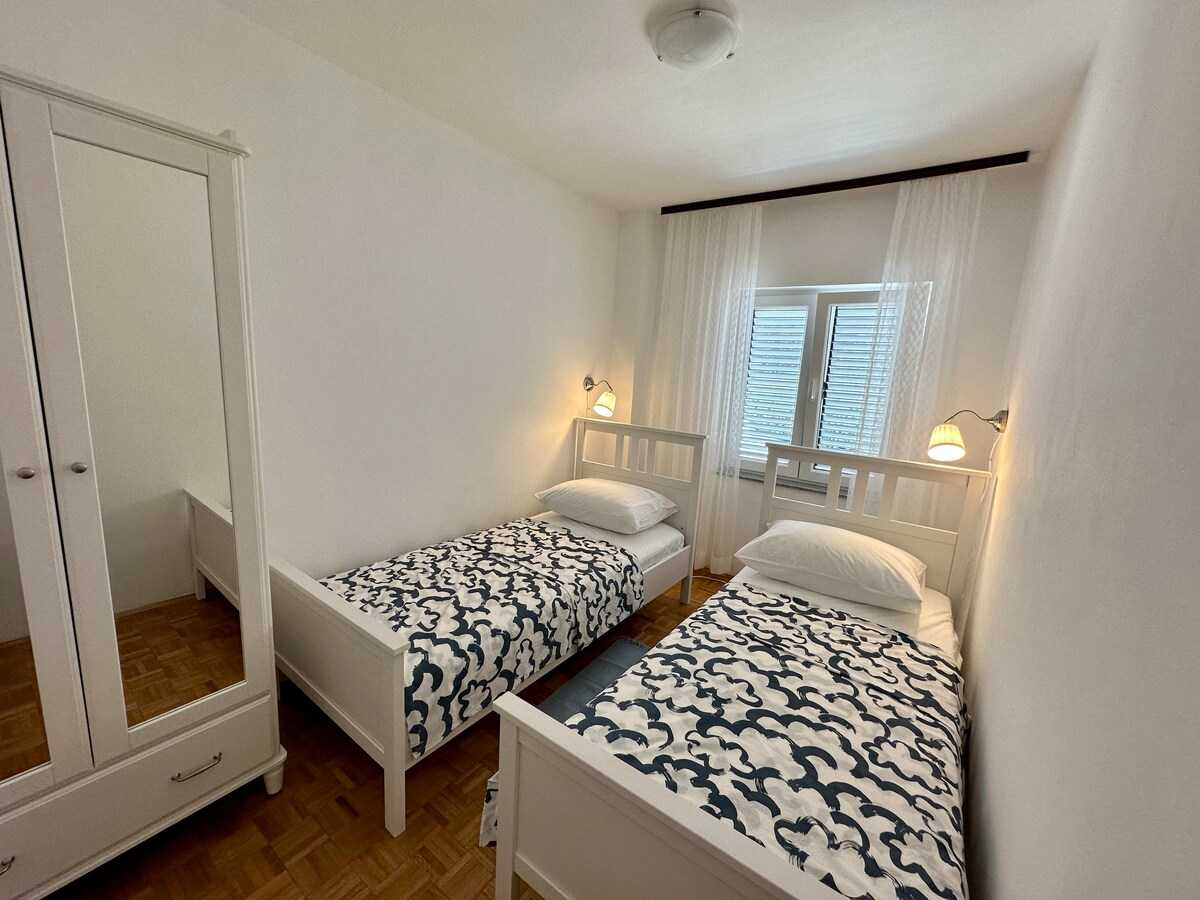 Apartment Mona 1