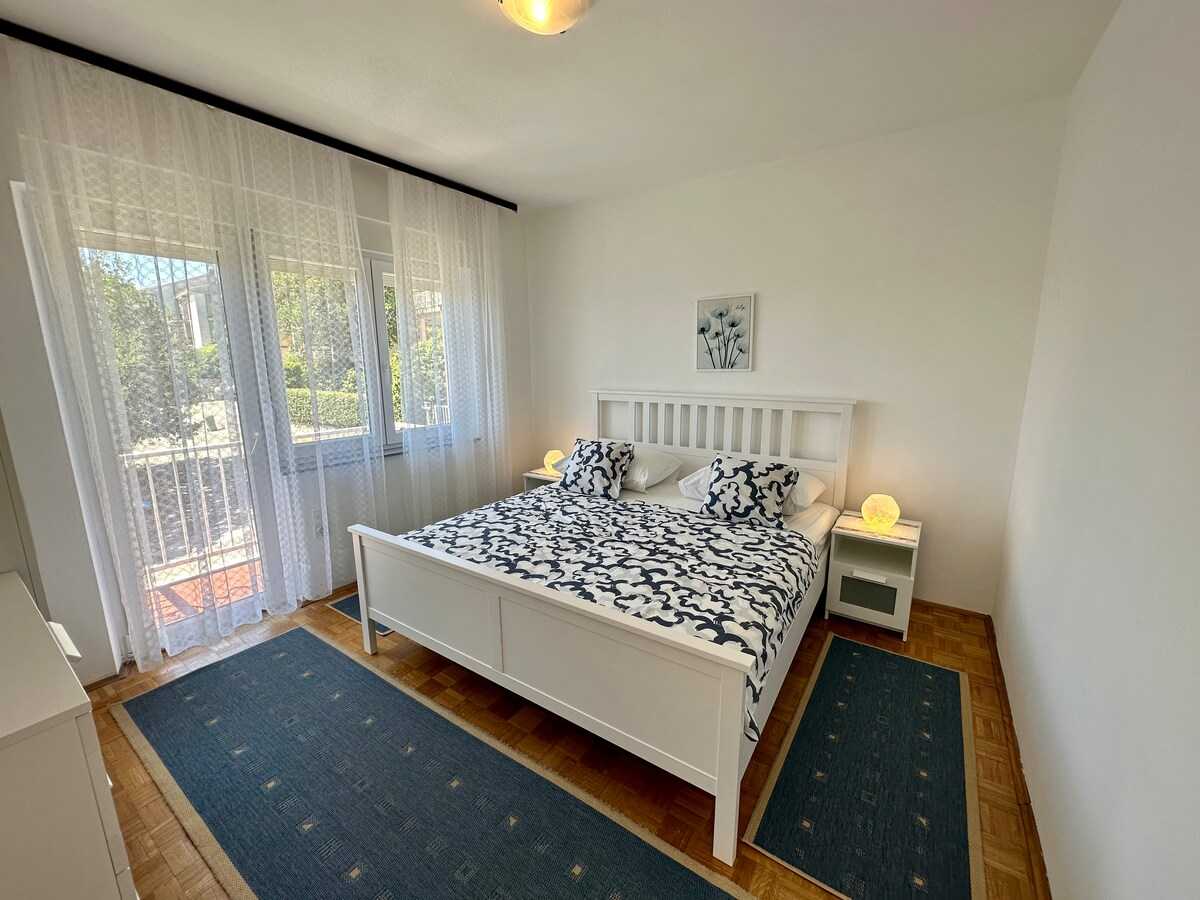 Apartment Mona 1