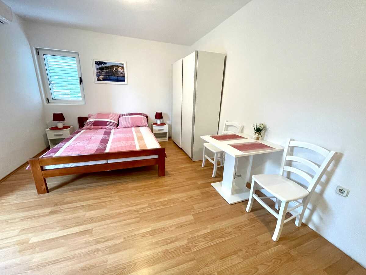 Studio-Apartment Julie 1