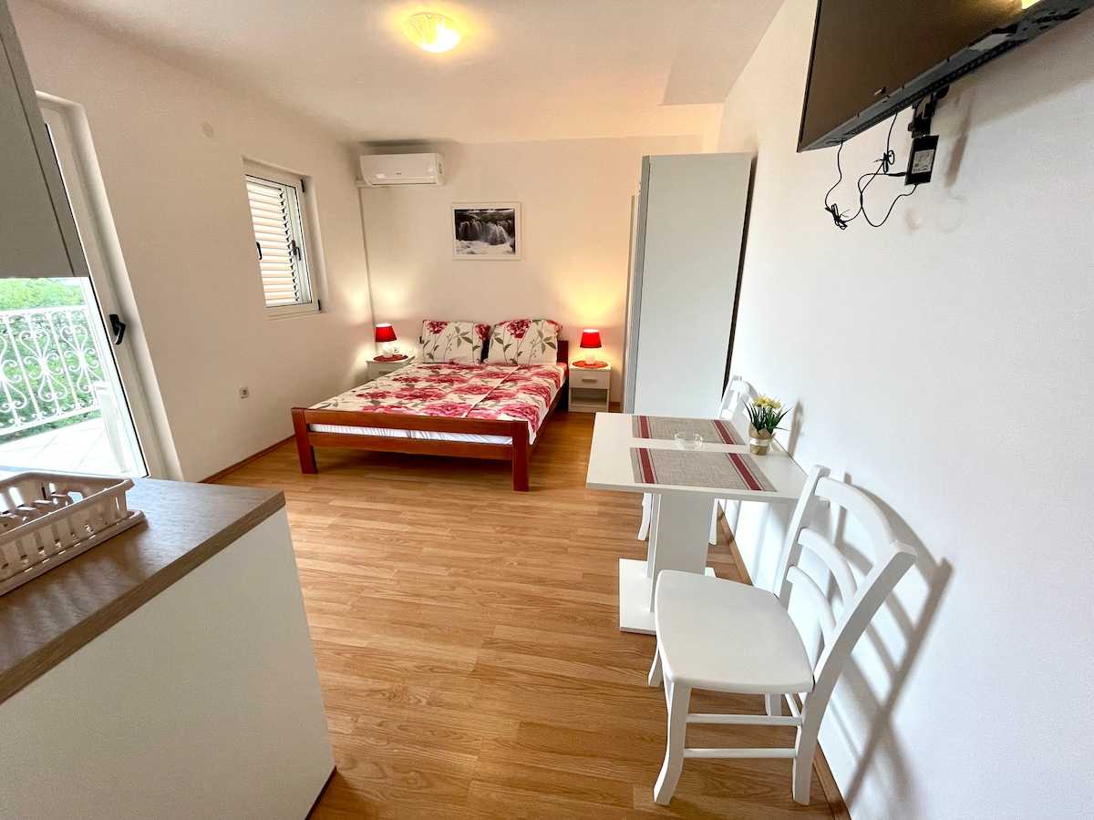 Studio apartman Julie 2