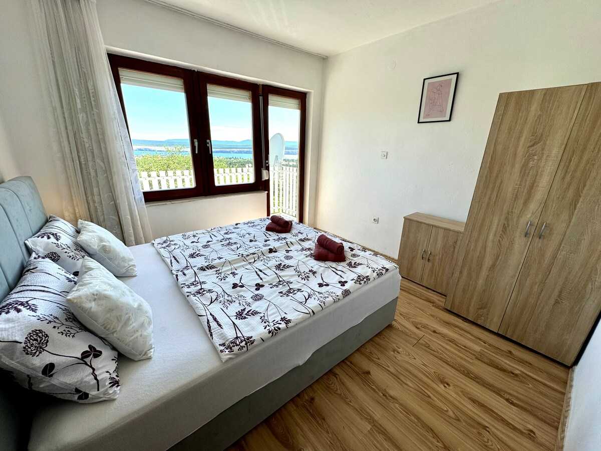 Apartman Lora 2