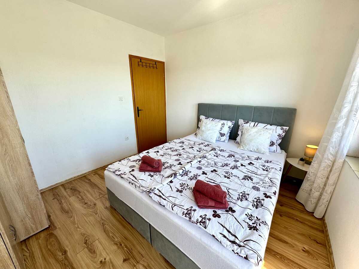 Apartman Lora 2