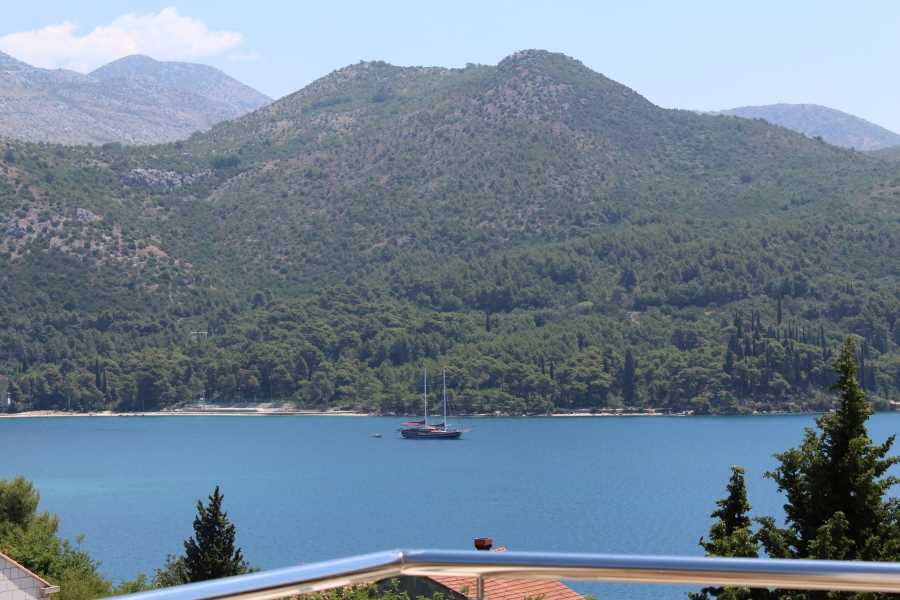 A3- Comfortable Family 2-Bedroom Apartment: Covered Balcony, Stunning Bay Views & Fiber-Optic Wi-Fi