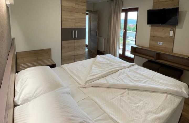 Troposteljna soba (2+1)