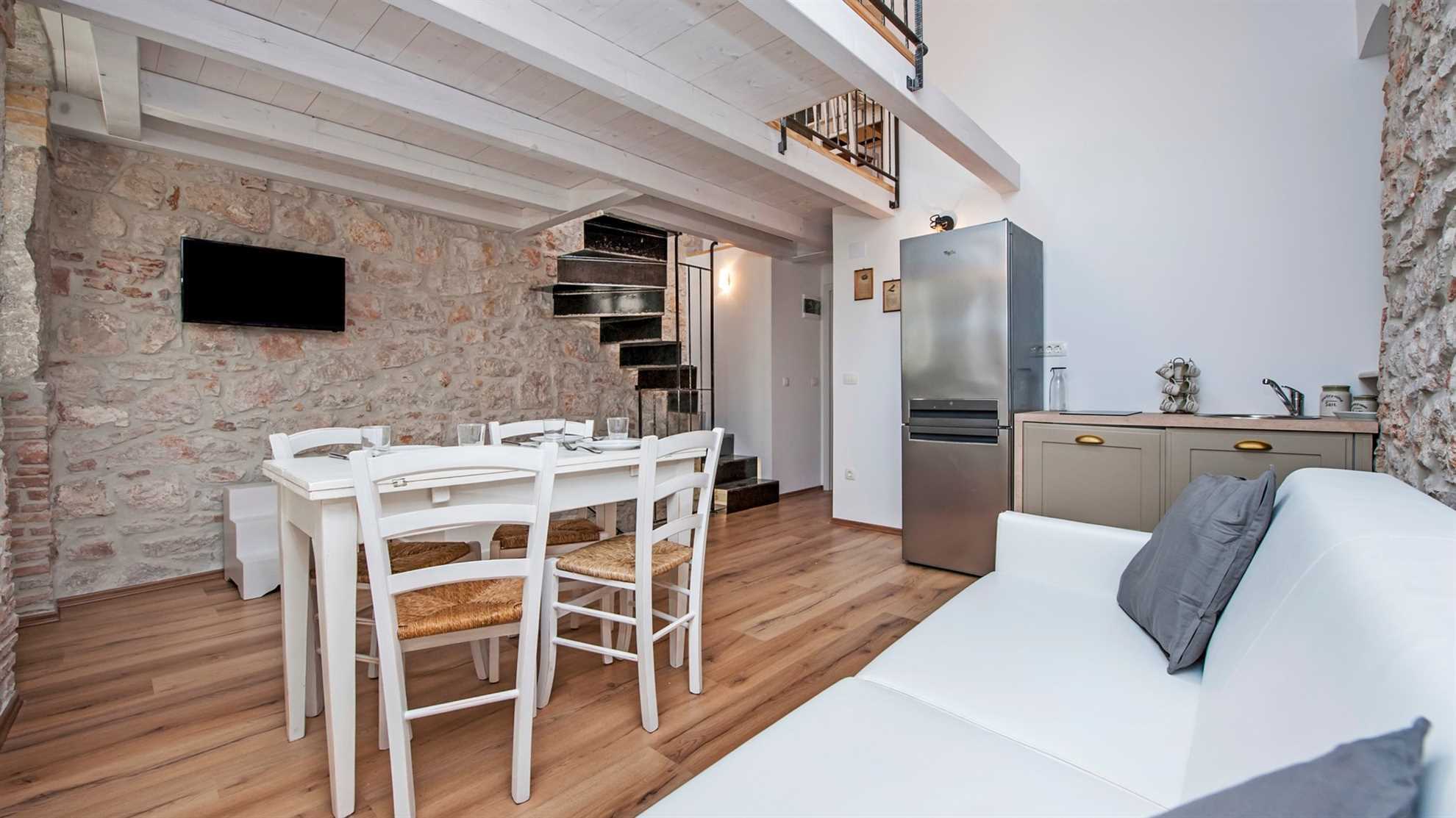 CASA ROCCIA BIANCA - CIELO - Two Bedroom Apartment