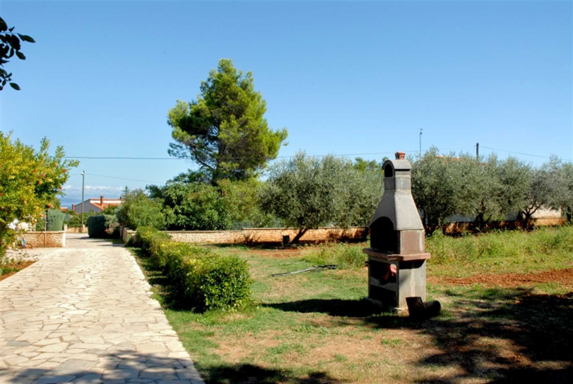 Apartment in Liznjan,family-friendly,quiet,near the beach,parking,BBQ,8 people