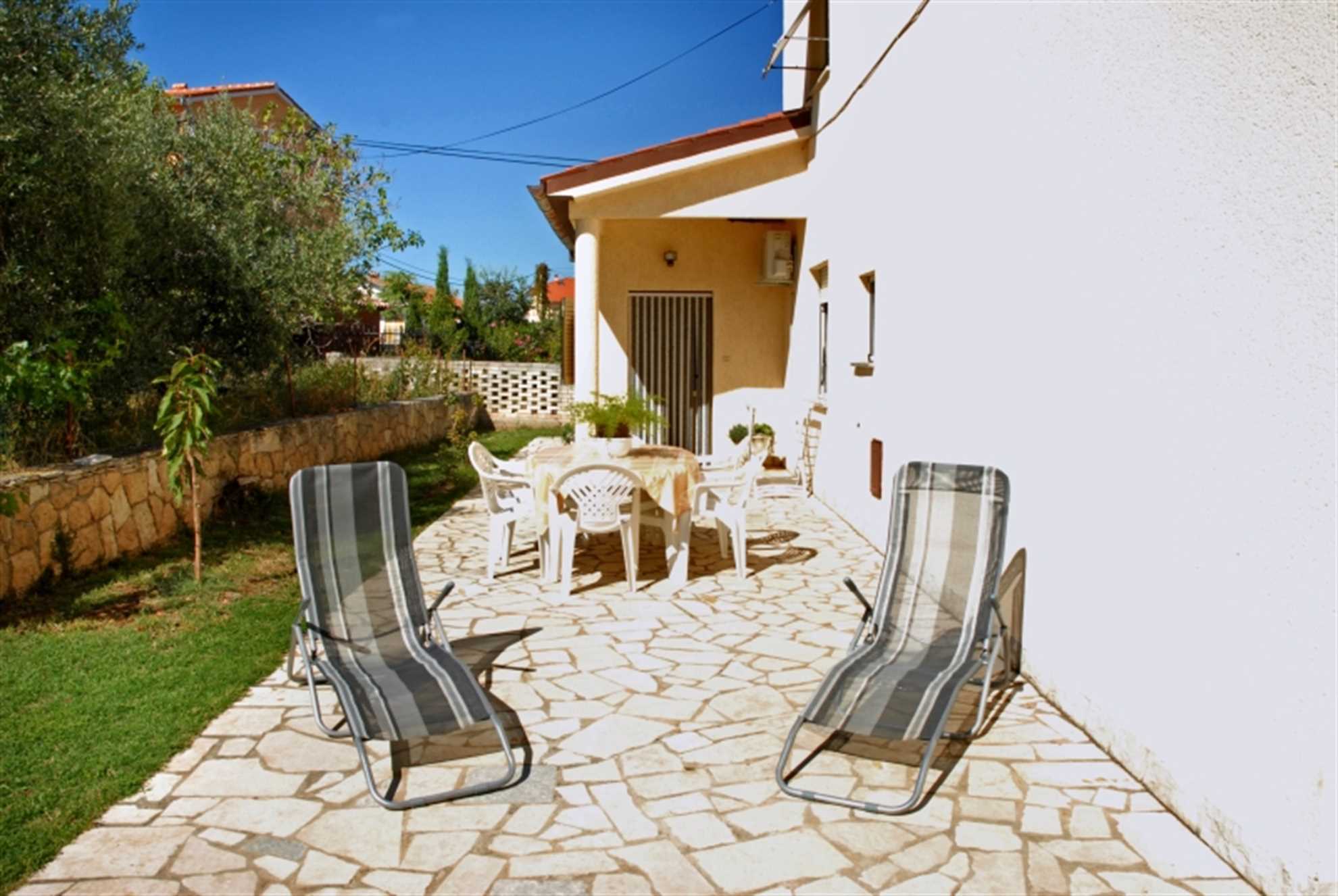 Apartment in Liznjan,family-friendly,quiet,near the beach,parking,BBQ,8 people