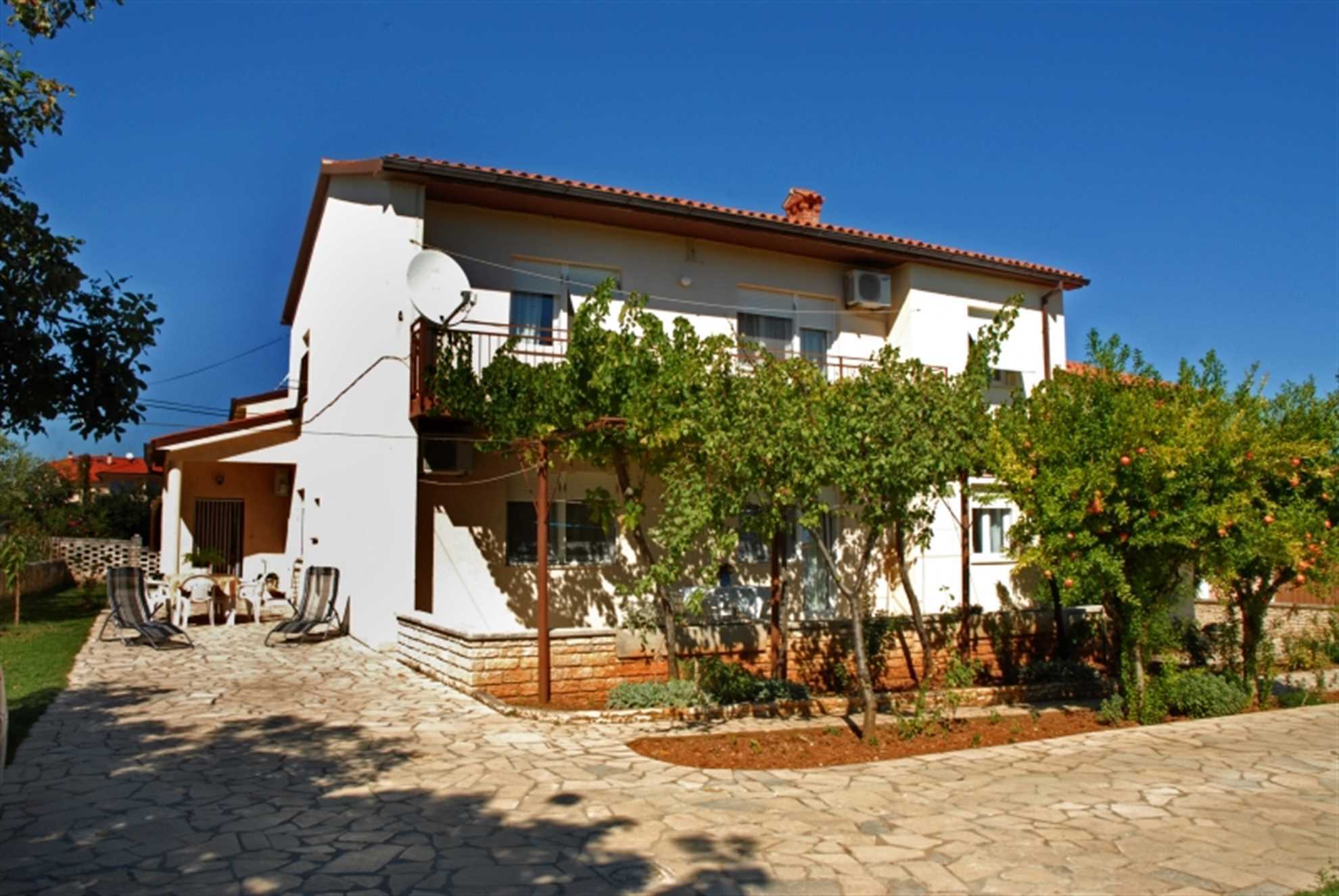 Apartment in Liznjan,family-friendly,quiet,near the beach,parking,BBQ,8 people
