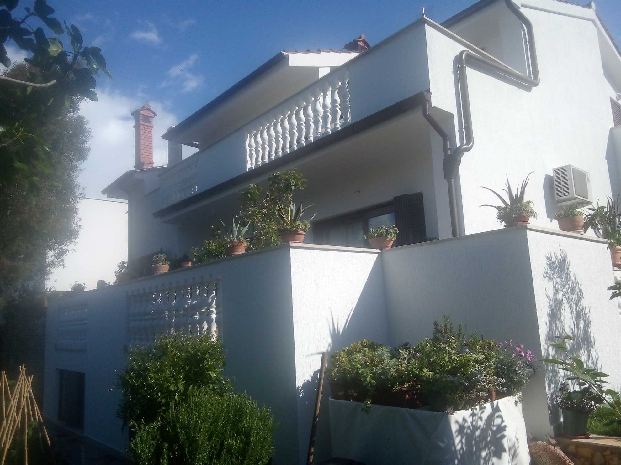Apartman u Banjolama, pogodan za obitelji, pogled na more, klima uređaj, WiFi, roštilj, do 5 osoba
