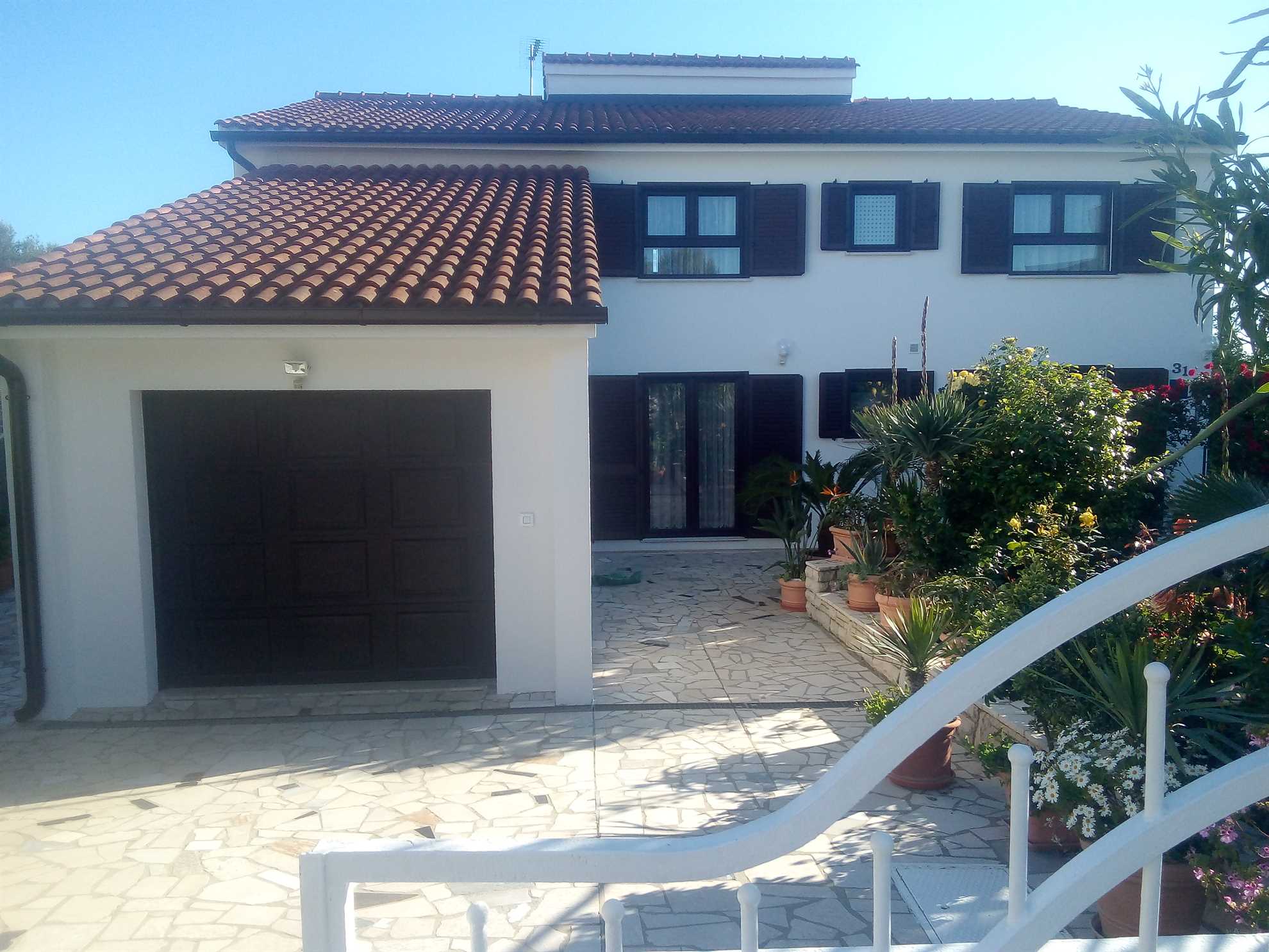 Apartman u Banjolama, pogodan za obitelji, pogled na more, klima uređaj, WiFi, roštilj, do 5 osoba