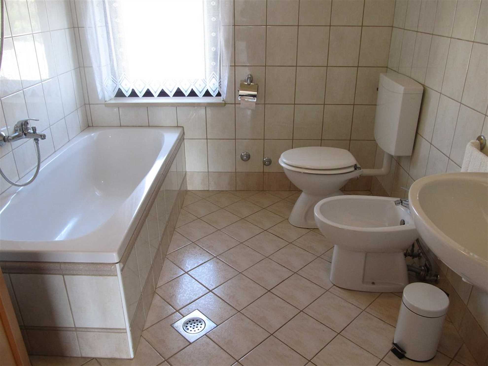 Apartman u Banjolama, pogodan za obitelji, pogled na more, klima uređaj, WiFi, roštilj, do 5 osoba