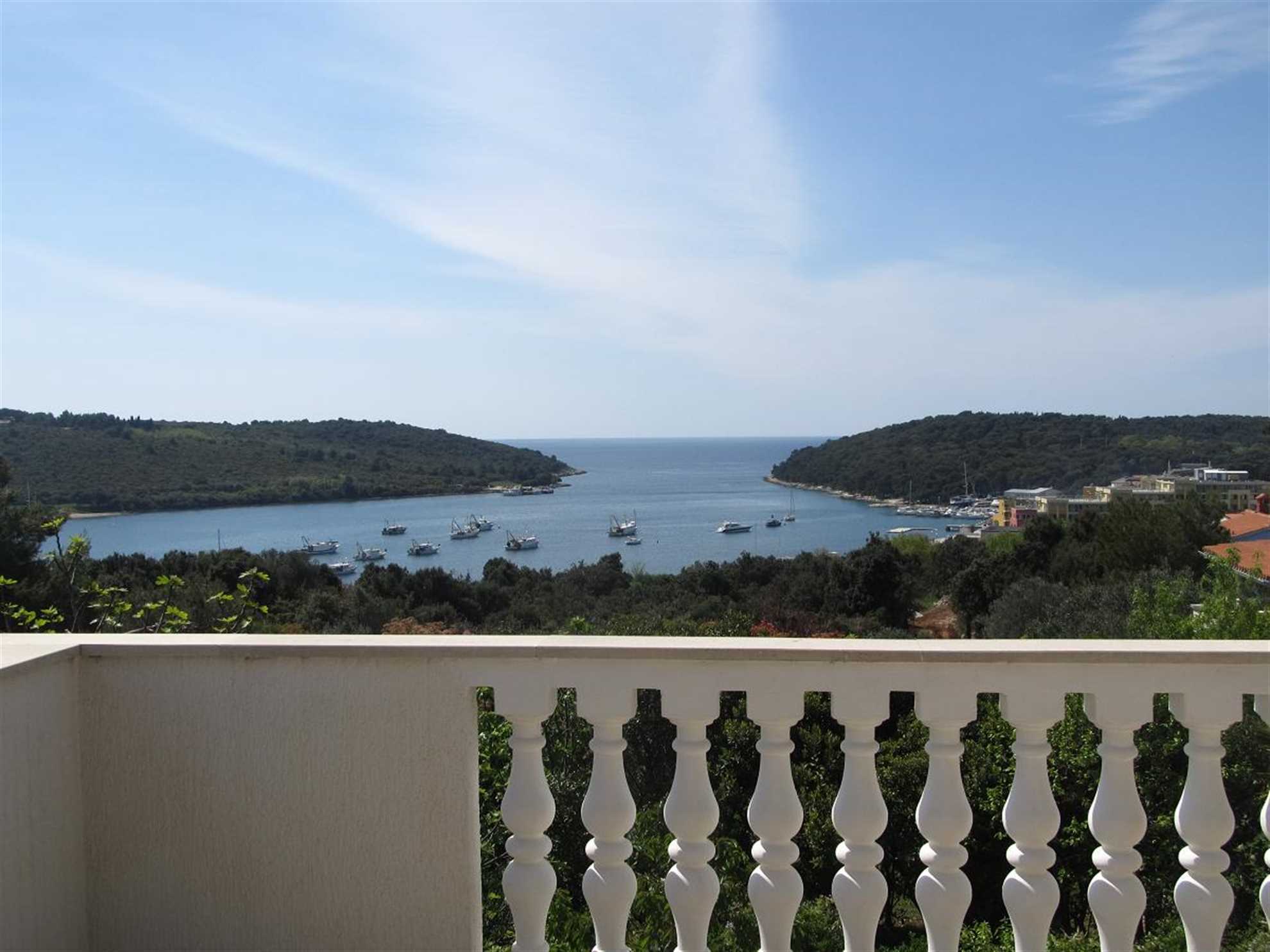 Apartman u Banjolama, pogodan za obitelji, pogled na more, klima uređaj, WiFi, roštilj, do 5 osoba