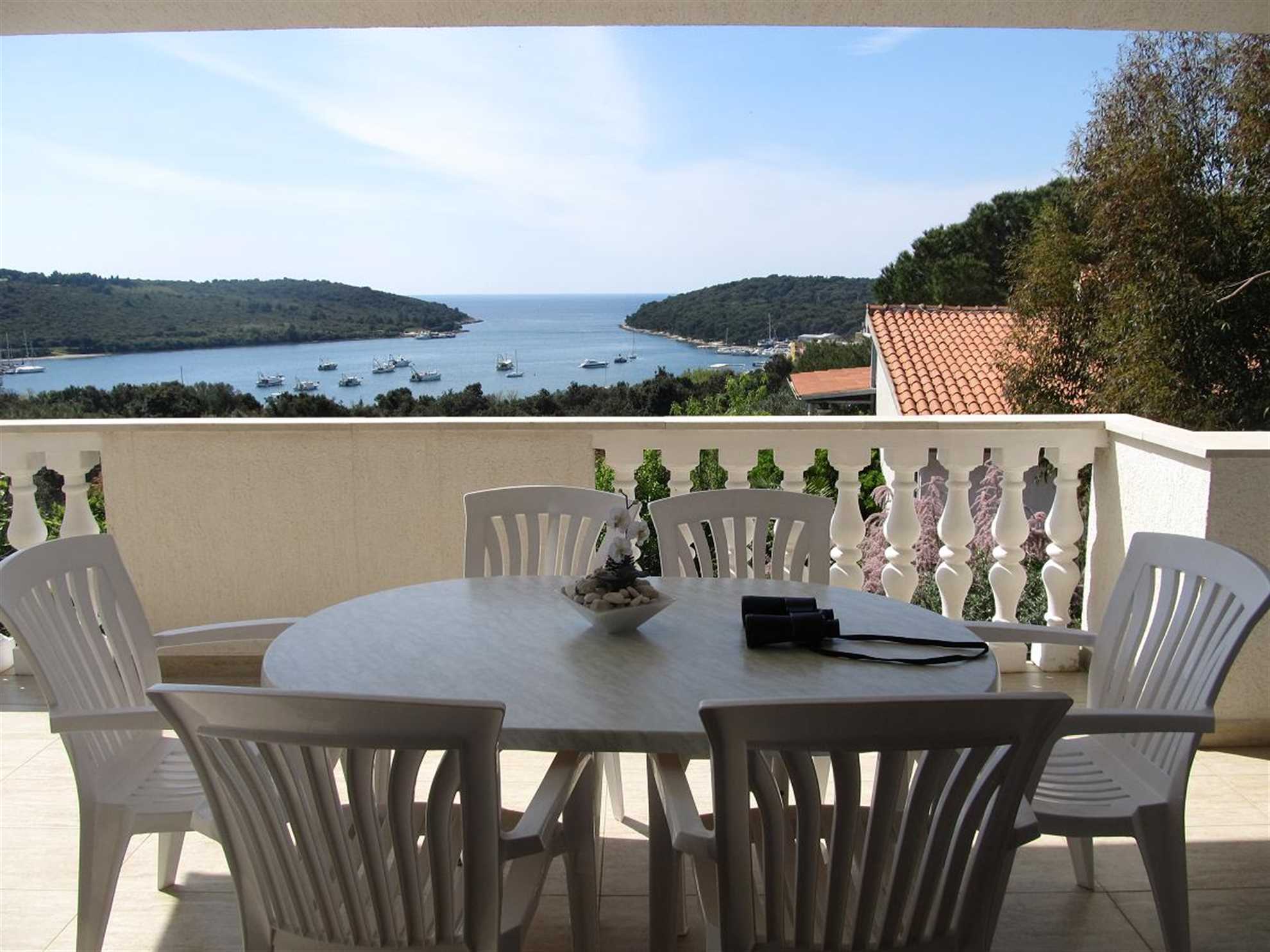 Apartman u Banjolama, pogodan za obitelji, pogled na more, klima uređaj, WiFi, roštilj, do 5 osoba