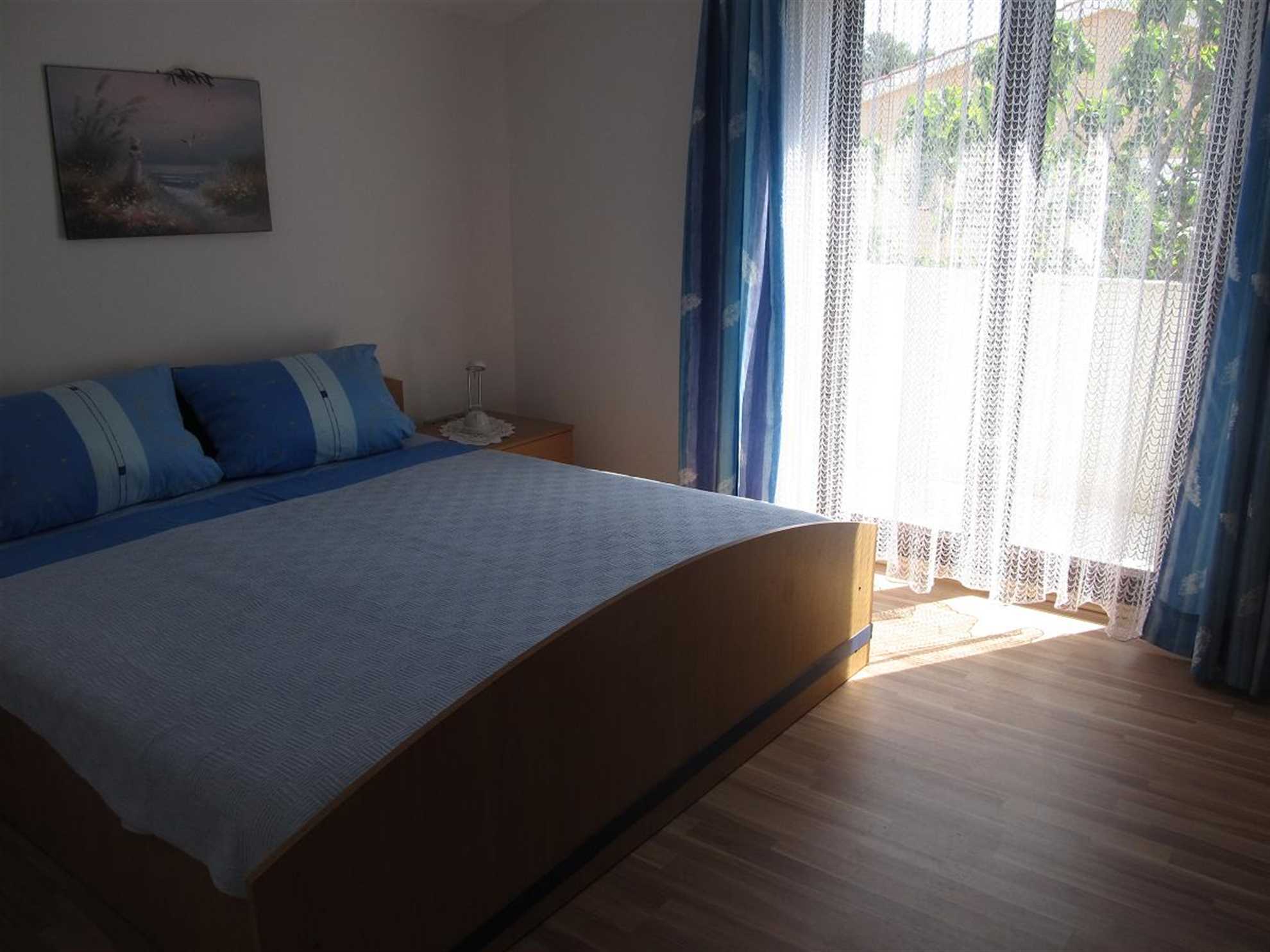 Apartman u Banjolama, pogodan za obitelji, pogled na more, klima uređaj, WiFi, roštilj, do 5 osoba