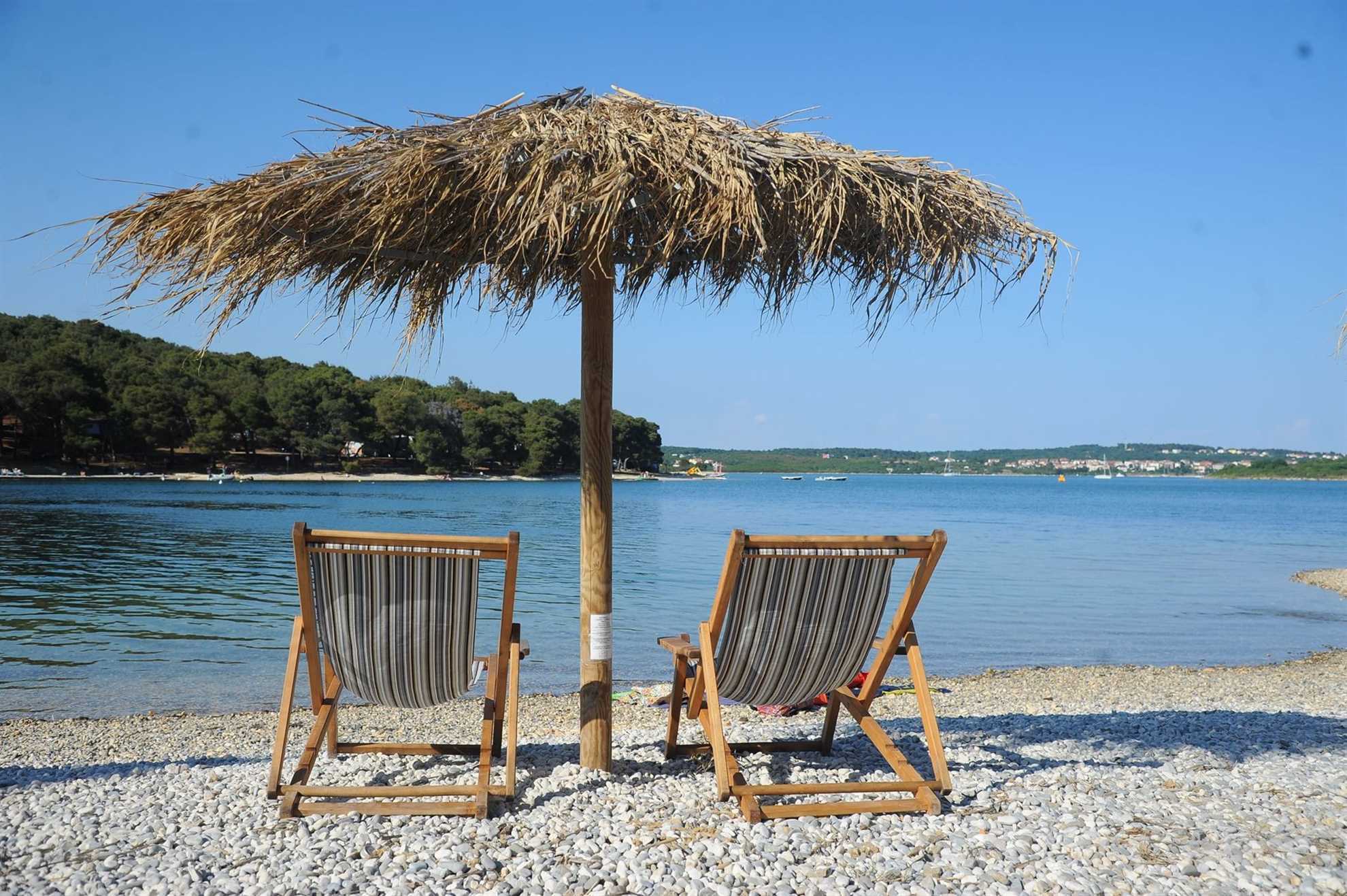 Apartman u Banjolama, pogodan za obitelji, pogled na more, klima uređaj, WiFi, roštilj, do 5 osoba