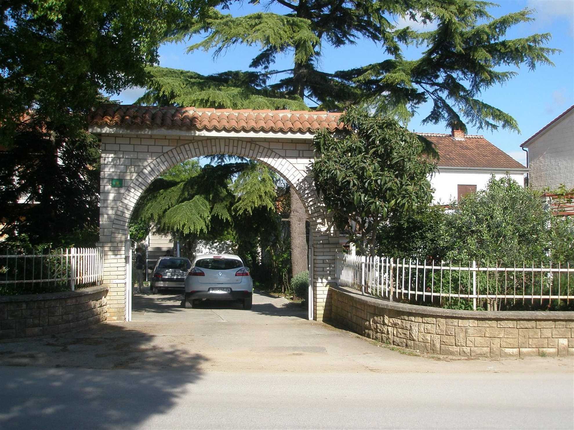 Charming 2-Bedroom Apartment for Four, With Parking