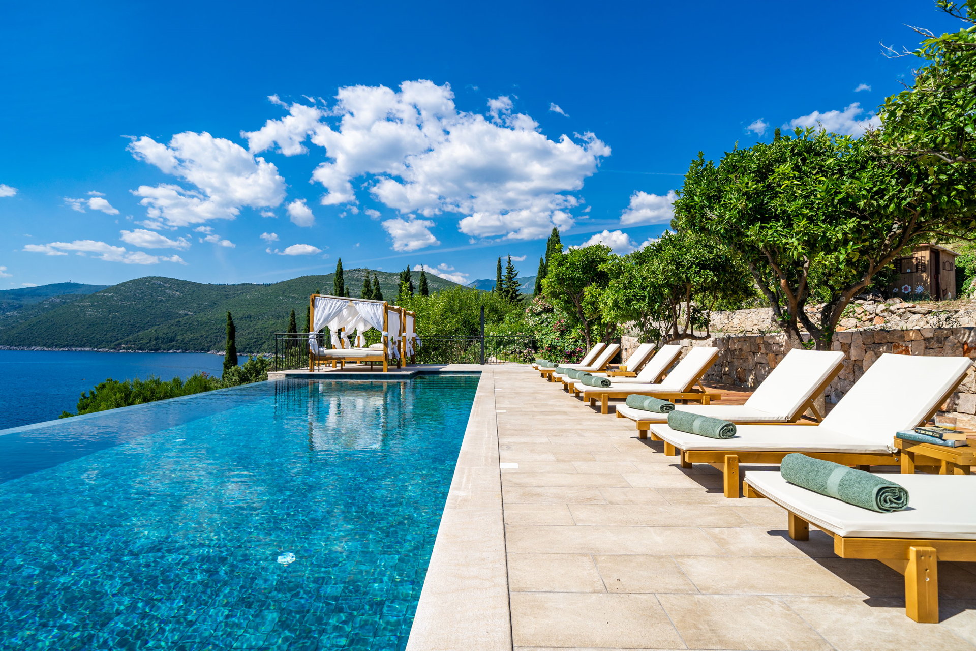 Villa Bay Breeze with Infinity Pool