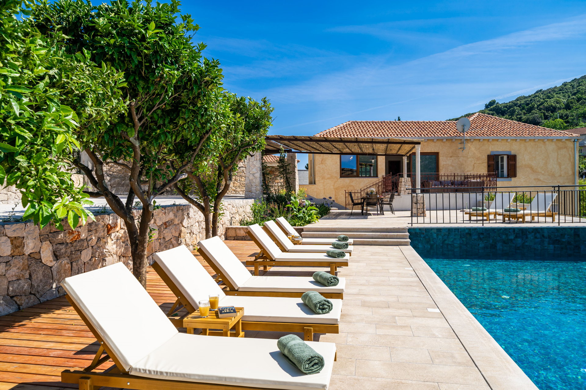 Villa Bay Breeze with Infinity Pool