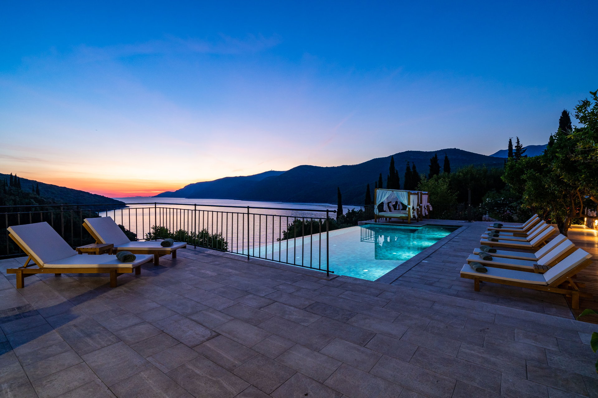 Villa Bay Breeze with Infinity Pool