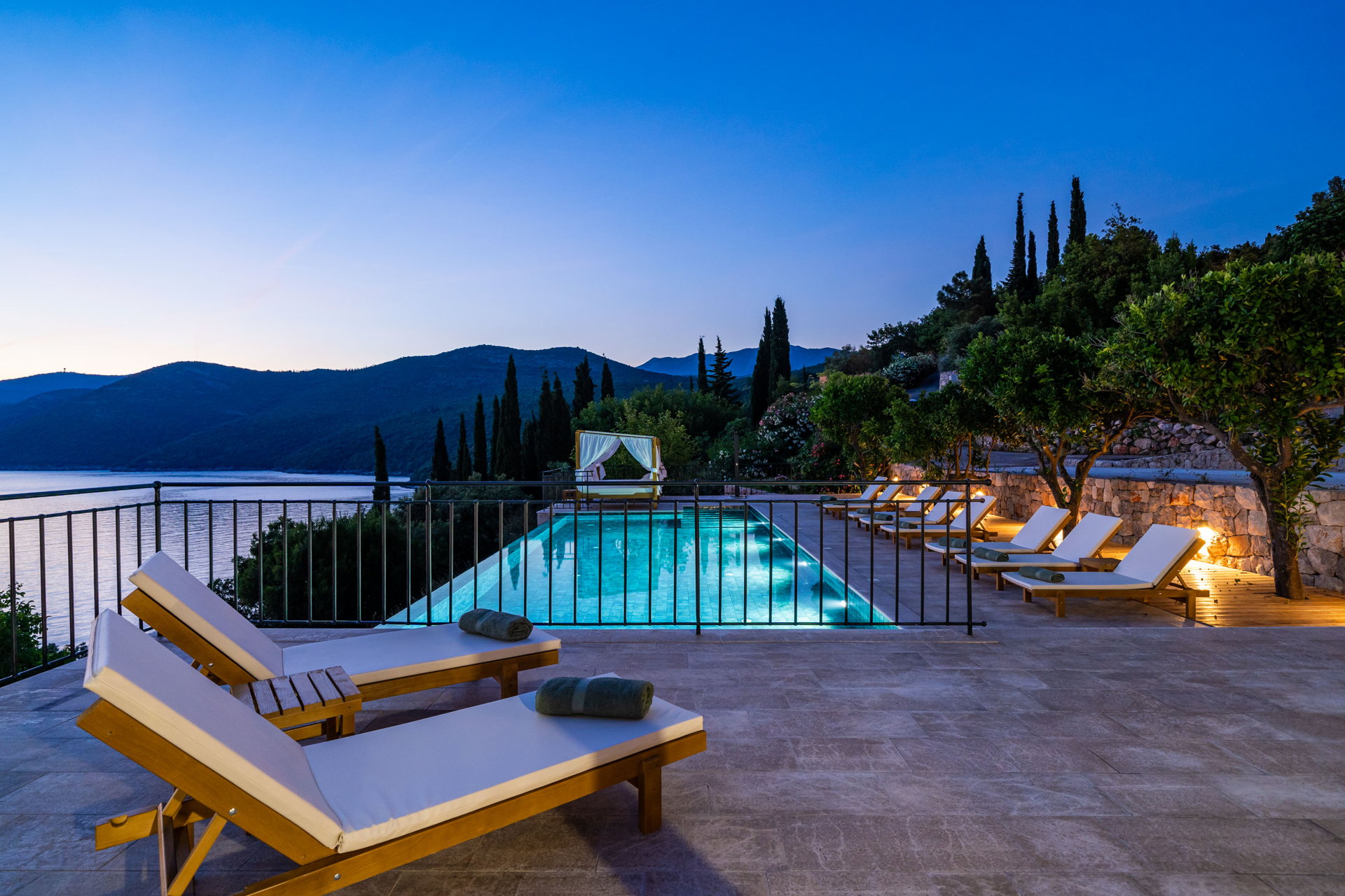 Villa Bay Breeze with Infinity Pool