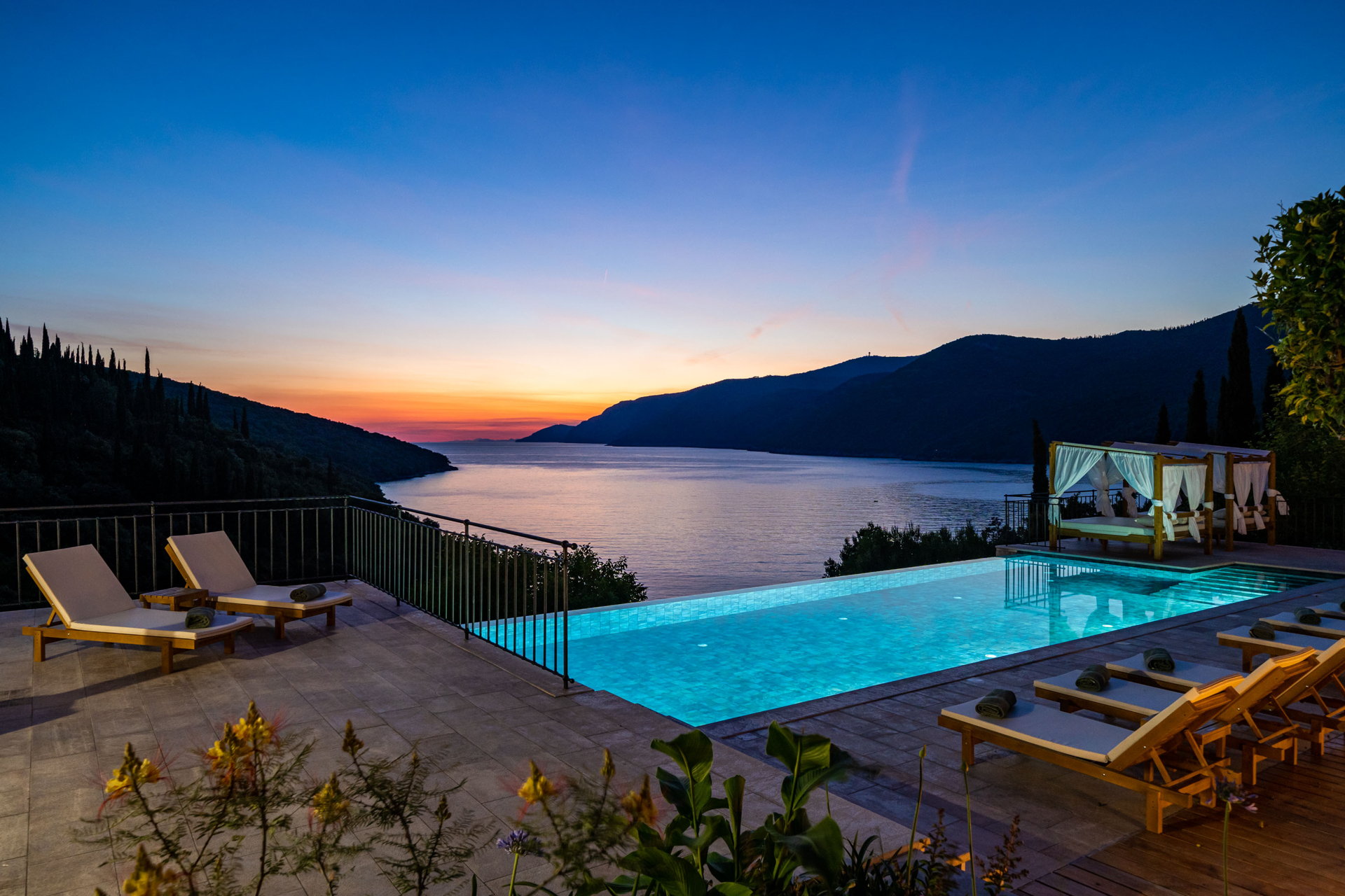 Villa Bay Breeze with Infinity Pool