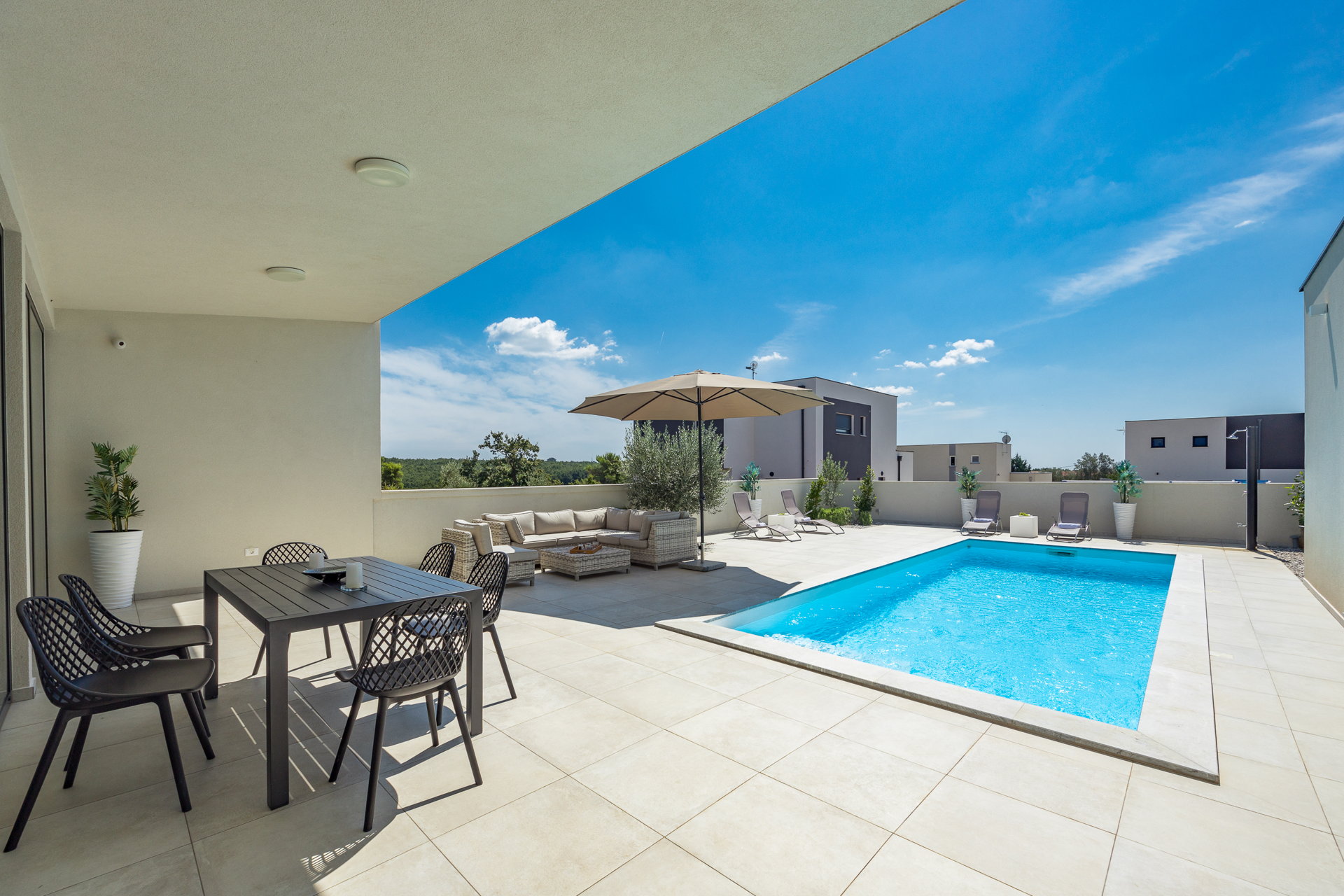 Villa Bella Bianca with Pool