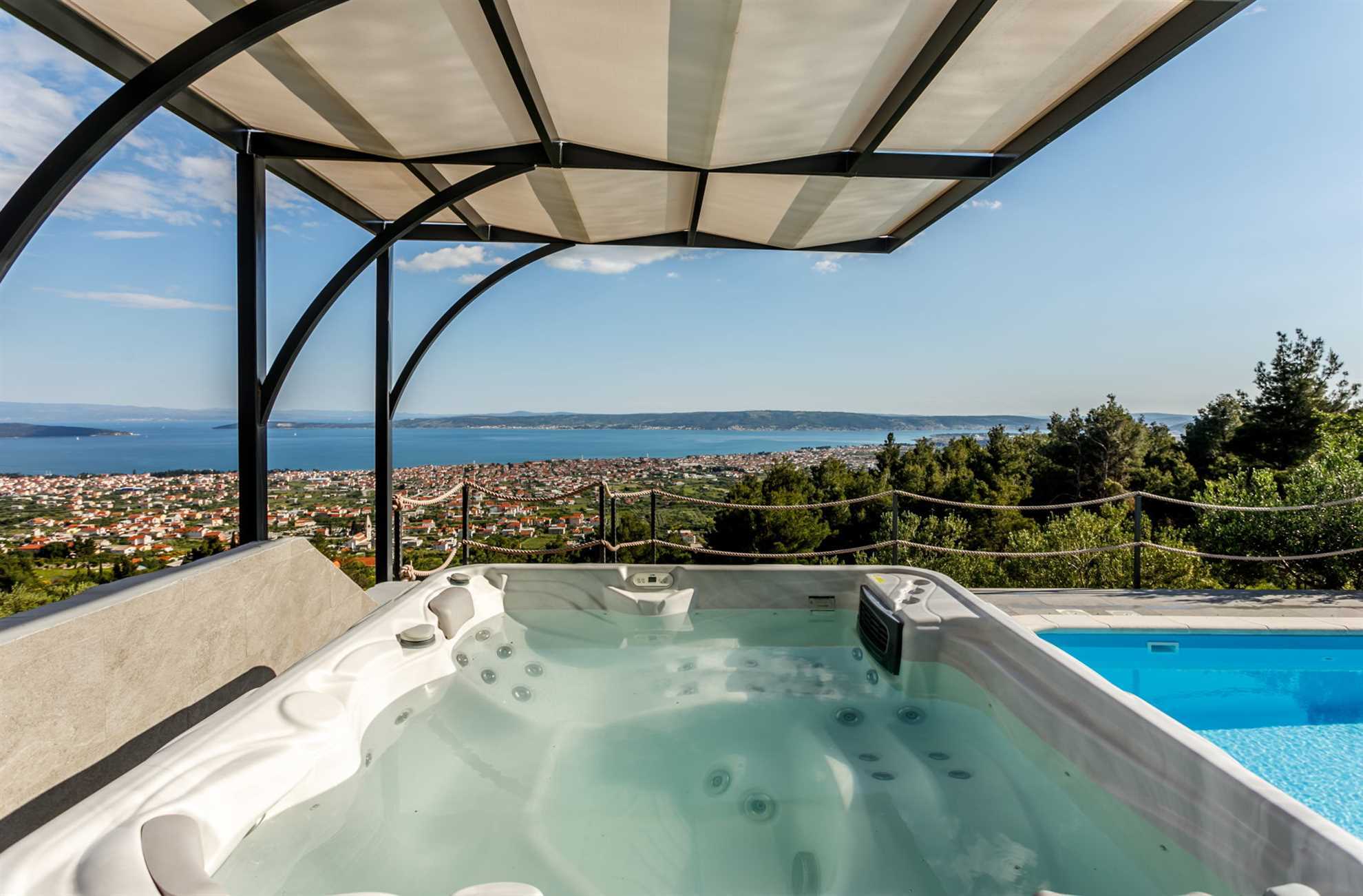 Luxury Villa Grand View with Swimming Pool